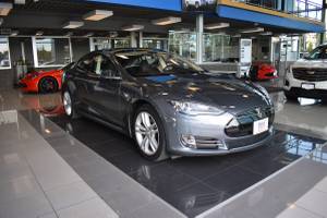2014 Tesla Model S 85 RWD (12100 Featherstone Way)