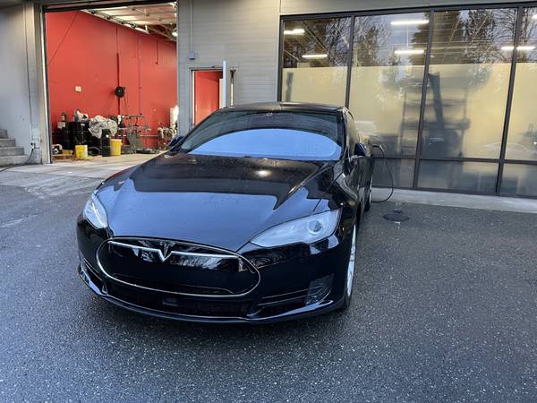 2016 Tesla S – Upgraded MCU + LOW miles