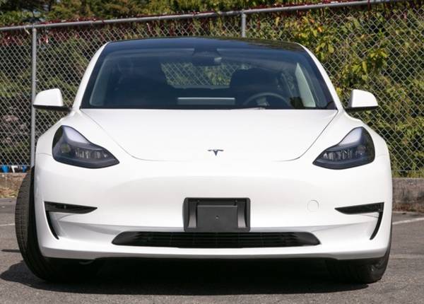 2022 Tesla Model 3 ,Standard Plus,No PST Tax, ONLY 2k km,  No Accident